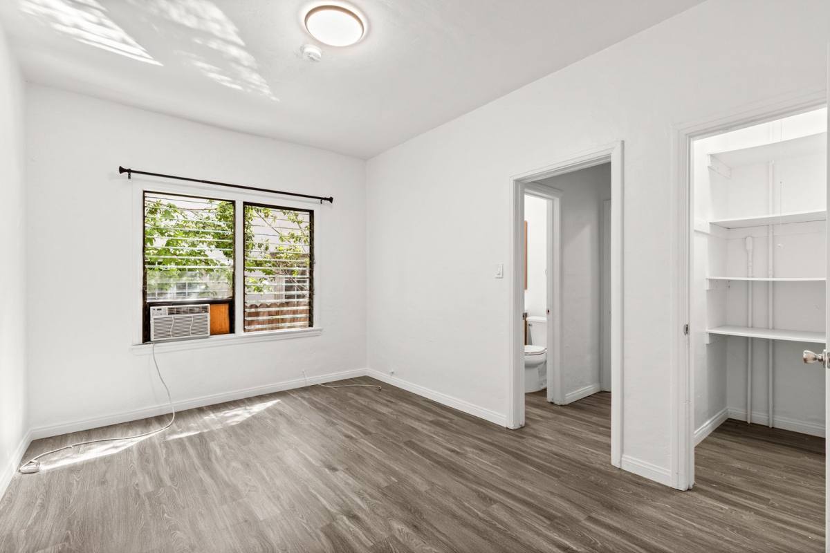 Apartment for rent at 414 N Maple Dr, Beverly Hills, CA 90210