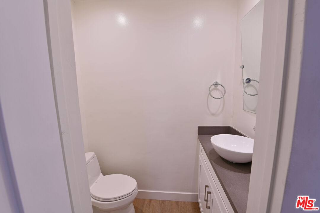 Apartment for rent at 136 S Palm Dr, Beverly Hills, CA 90212
