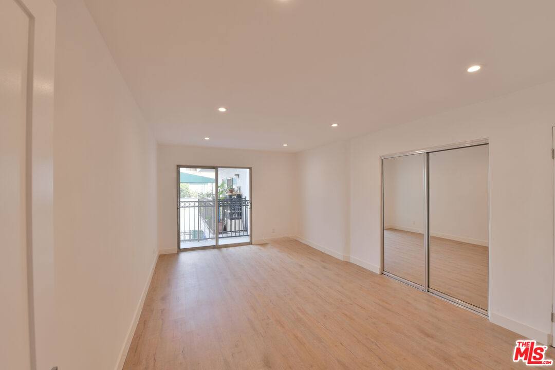 Apartment for rent at 136 S Palm Dr, Beverly Hills, CA 90212