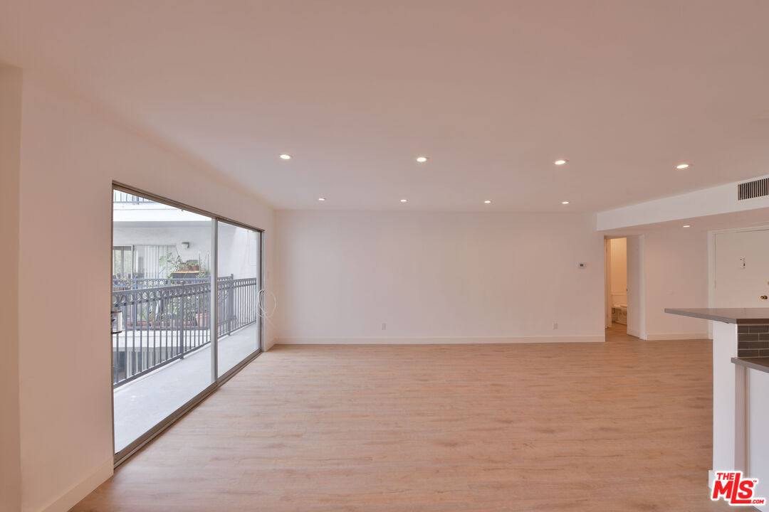 Apartment for rent at 136 S Palm Dr, Beverly Hills, CA 90212