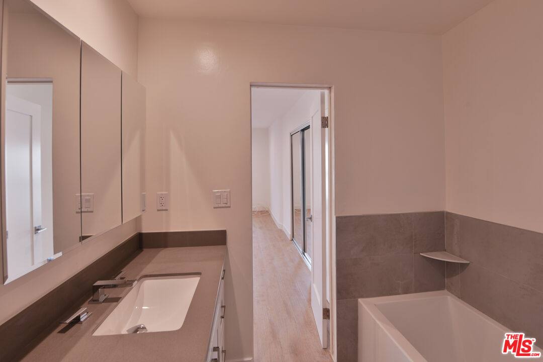 Apartment for rent at 136 S Palm Dr, Beverly Hills, CA 90212