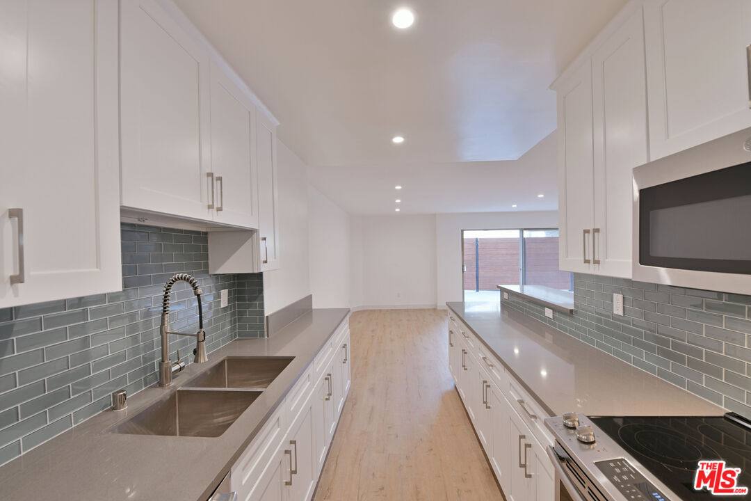 Apartment for rent at 136 S Palm Dr, Beverly Hills, CA 90212