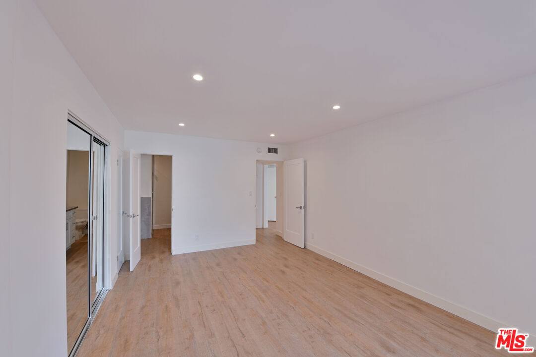 Apartment for rent at 136 S Palm Dr, Beverly Hills, CA 90212
