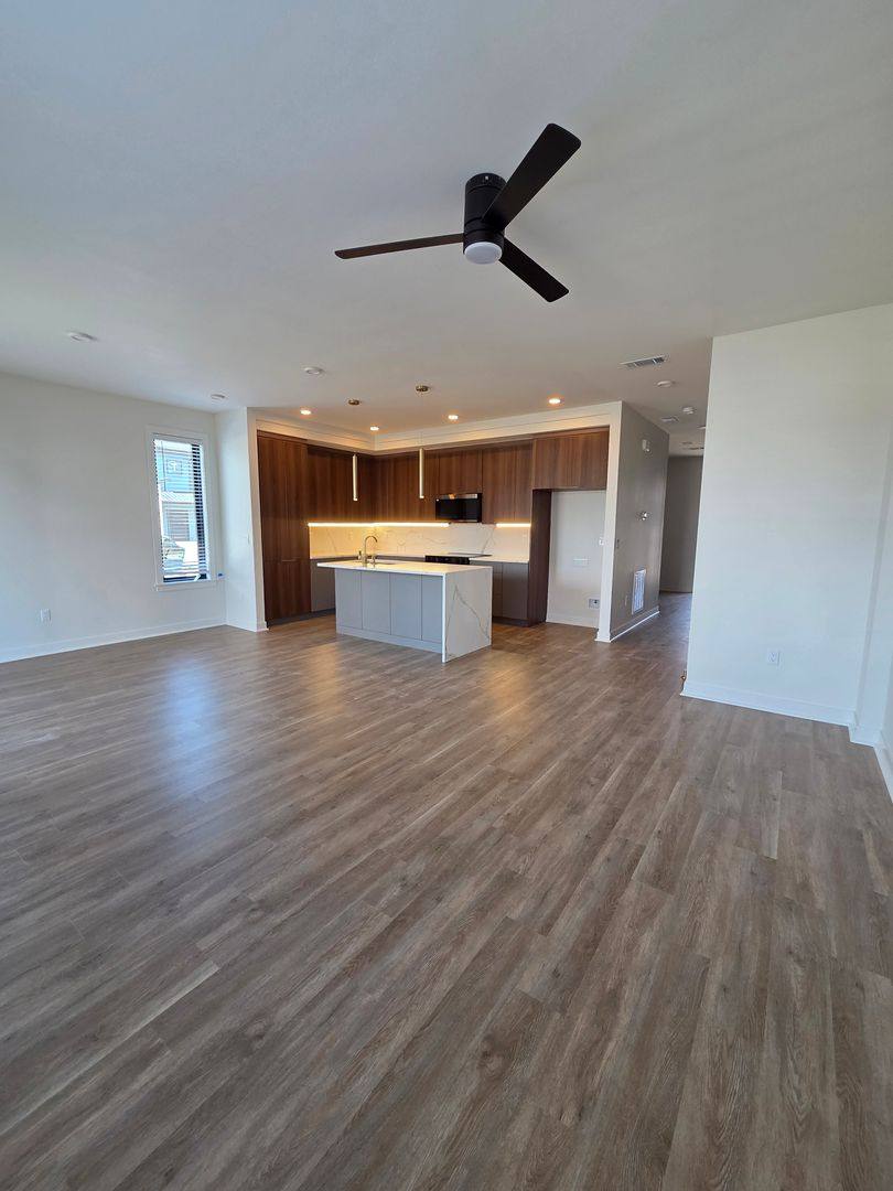 Townhouse for rent at 1100 Emilia Ave, Lowell, AR 72745