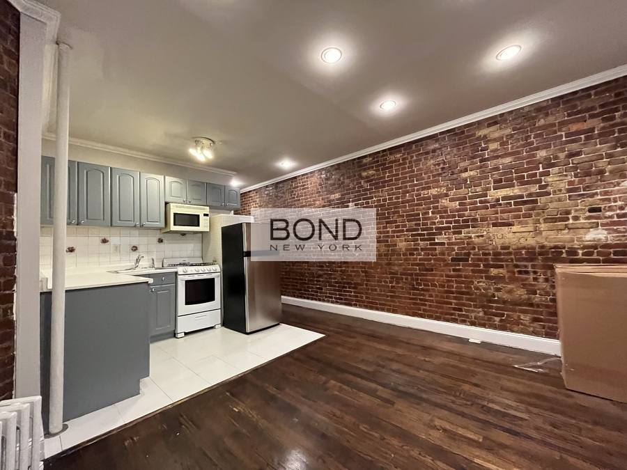 Apartment for rent at 724 Tenth Ave #3A, New York, NY 10019