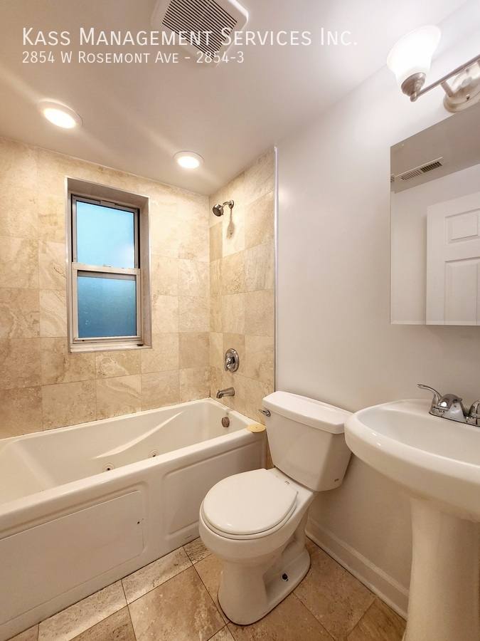 Apartment for rent at 2854 W Rosemont Ave #3, Chicago, IL 60659