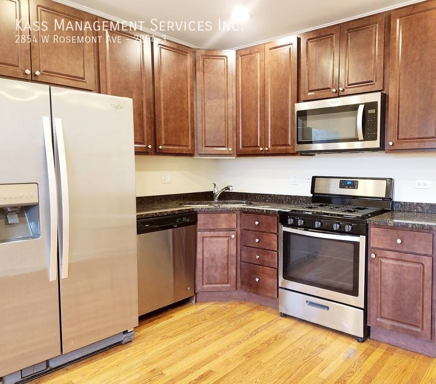 Apartment for rent at 2854 W Rosemont Ave #3, Chicago, IL 60659