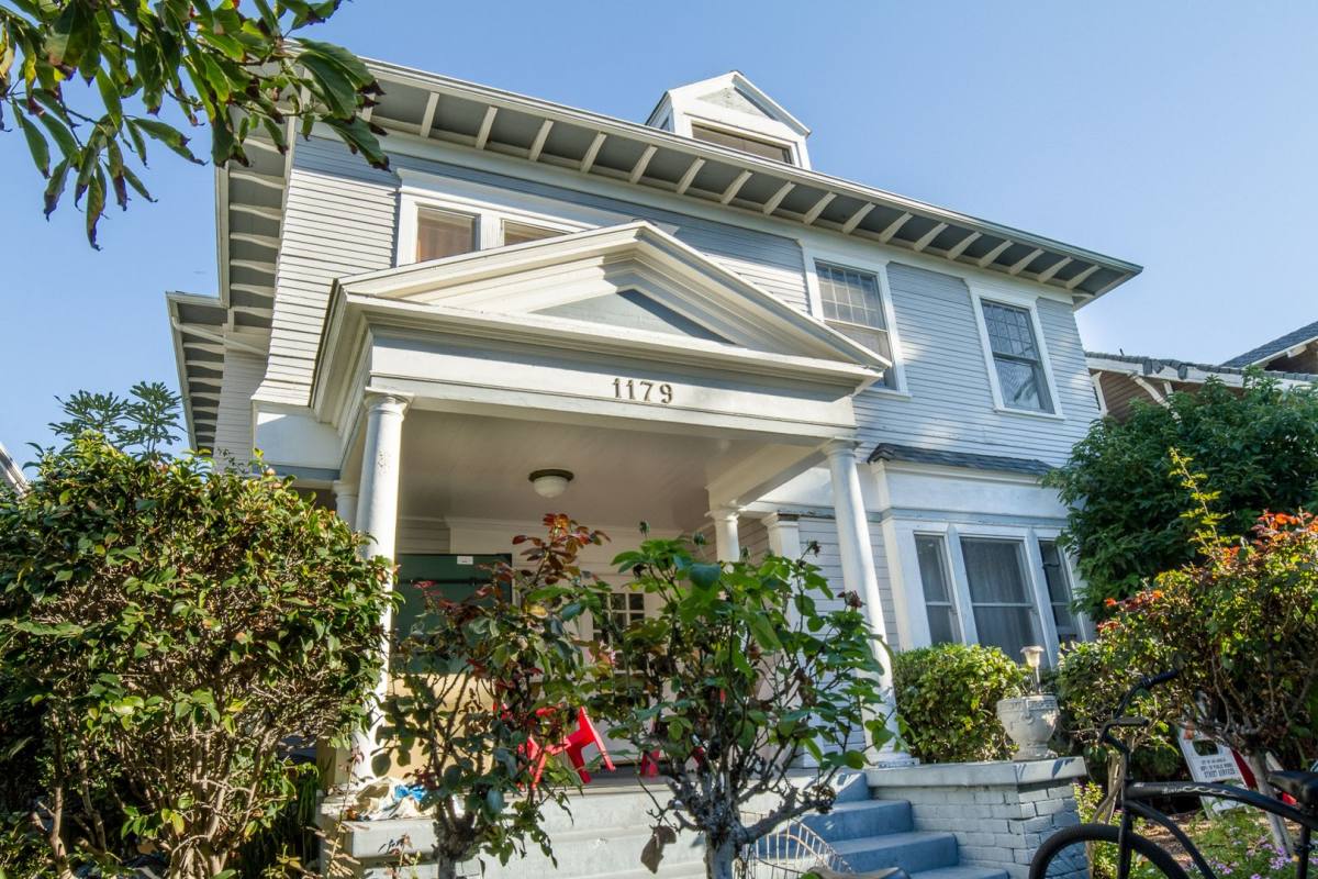 Apartment for rent at 1179 W 28th St, Los Angeles, CA 90007