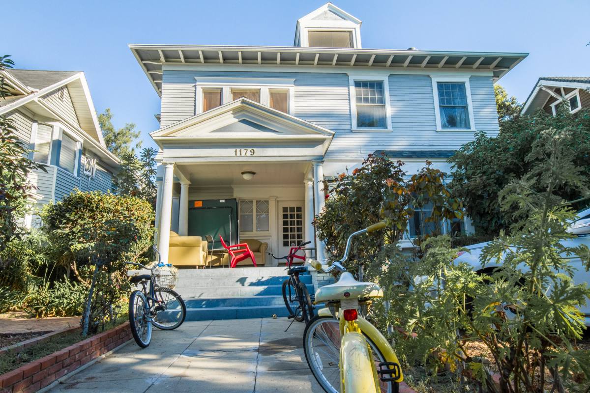 Apartment for rent at 1179 W 28th St, Los Angeles, CA 90007