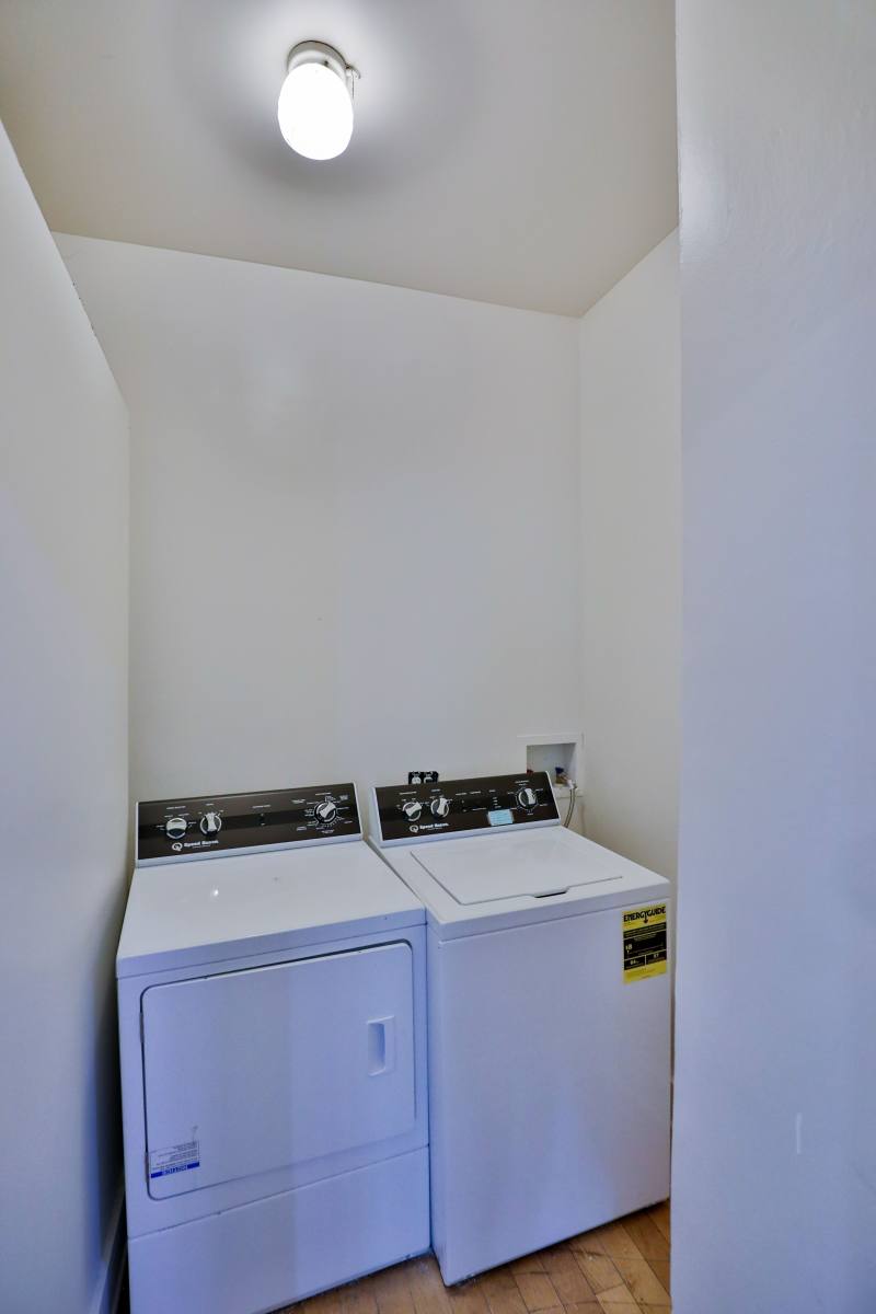 Apartment for rent at 1179 W 28th St, Los Angeles, CA 90007