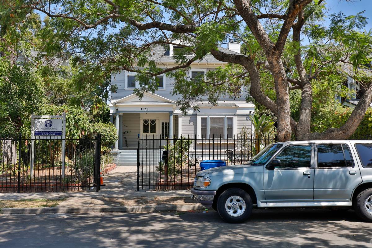 Apartment for rent at 1179 W 28th St, Los Angeles, CA 90007