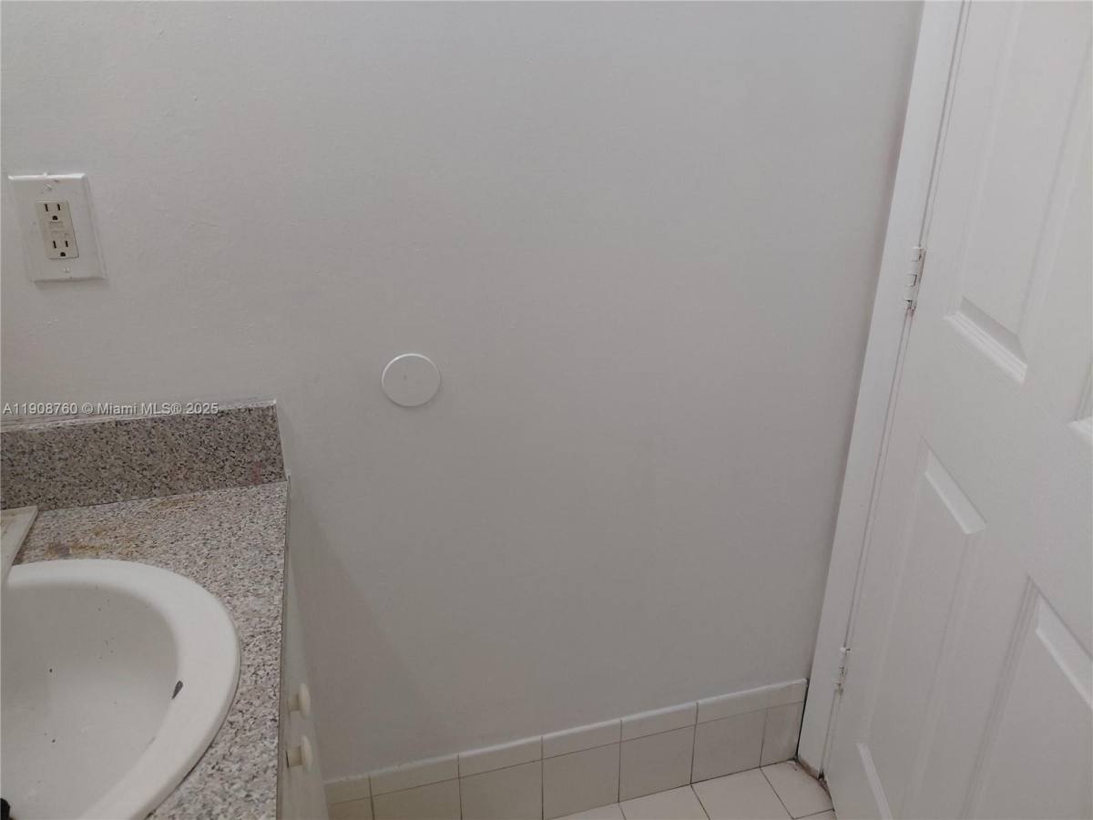 Townhouse for rent at 13950 NE 2nd Ave #139501A, Miami, FL 33161