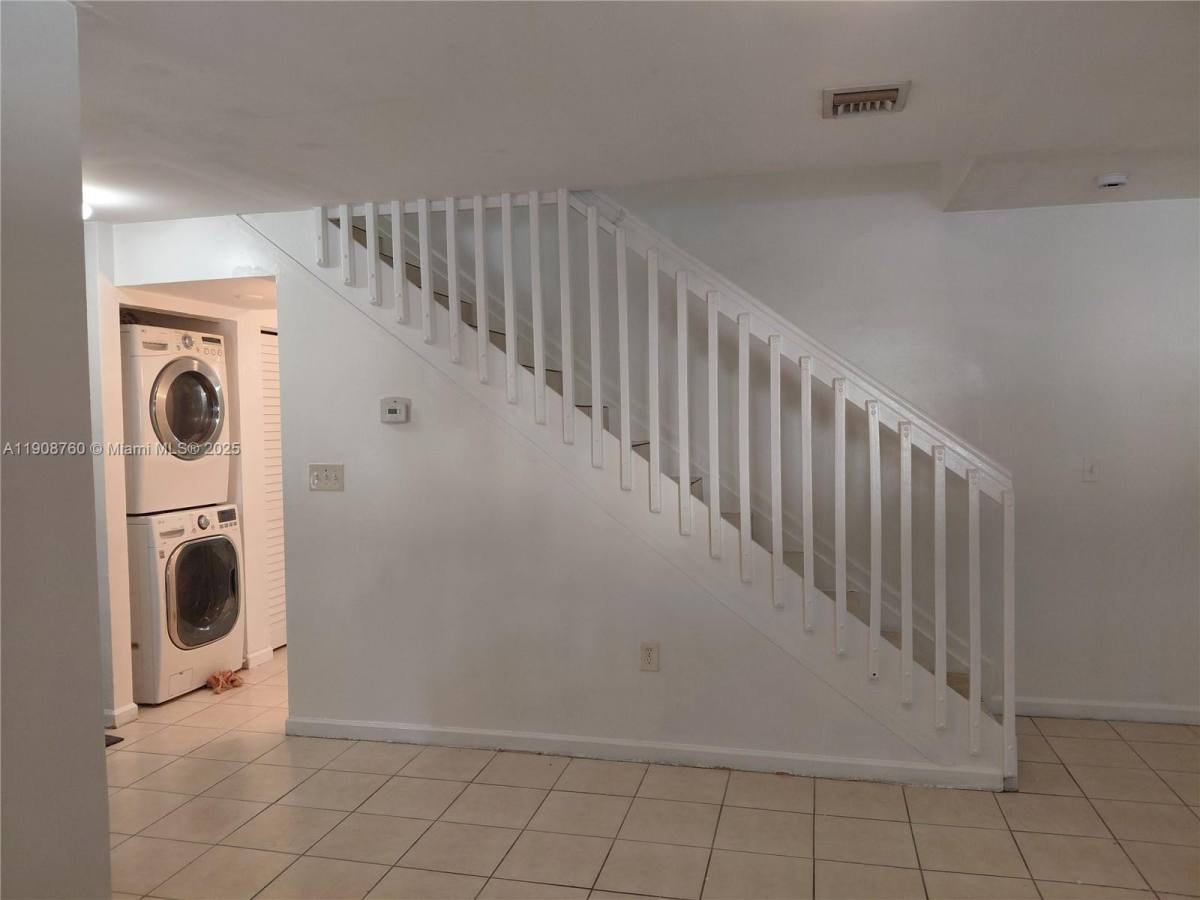 Townhouse for rent at 13950 NE 2nd Ave #139501A, Miami, FL 33161