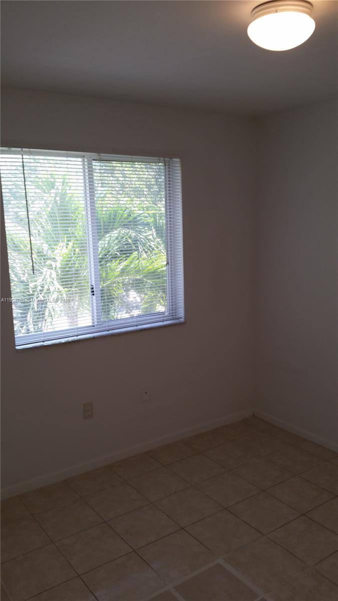 Townhouse for rent at 13950 NE 2nd Ave #139501A, Miami, FL 33161