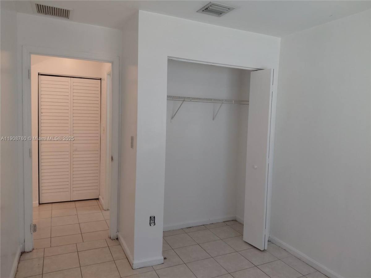 Townhouse for rent at 13950 NE 2nd Ave #139501A, Miami, FL 33161