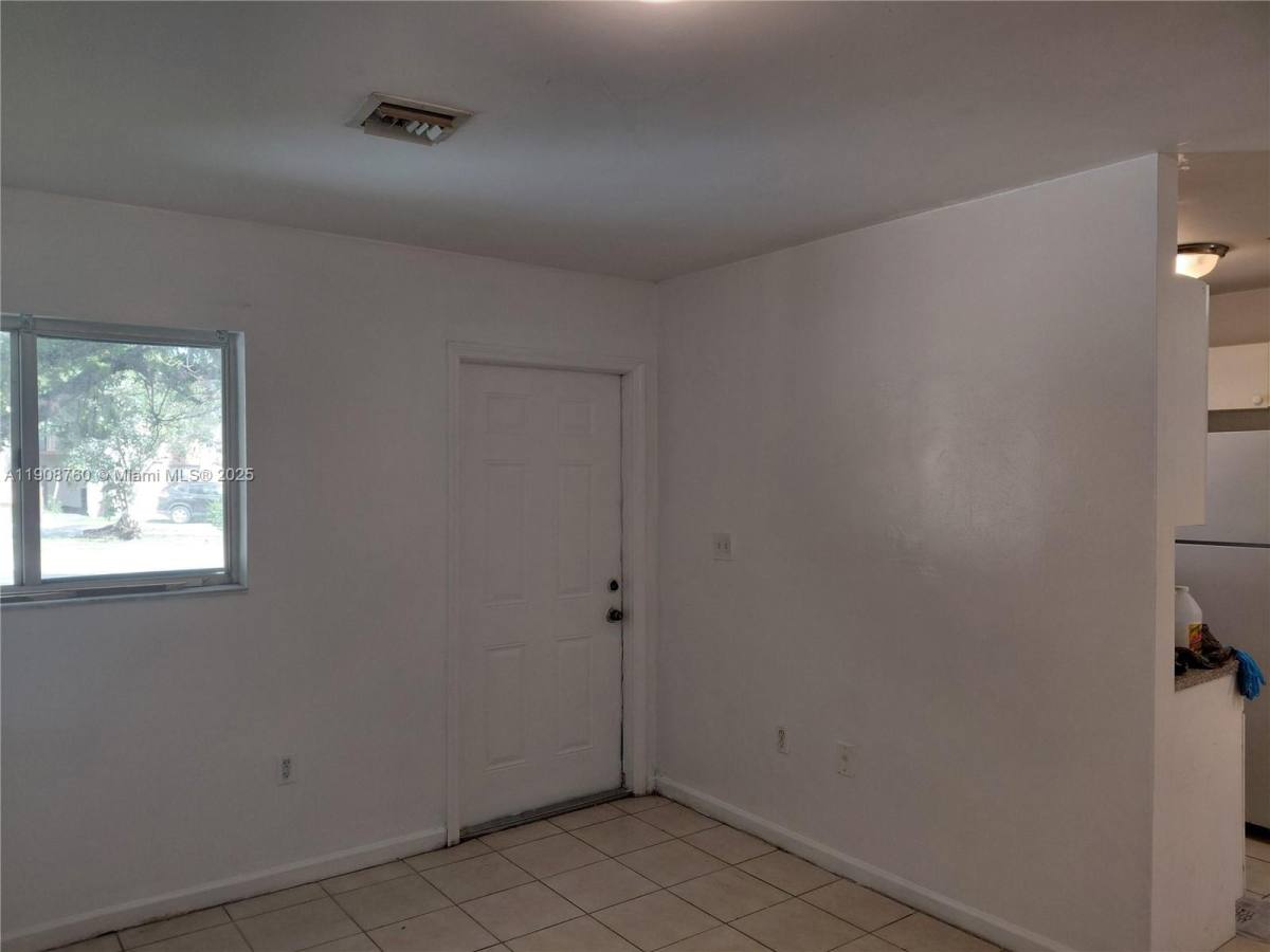 Townhouse for rent at 13950 NE 2nd Ave #139501A, Miami, FL 33161