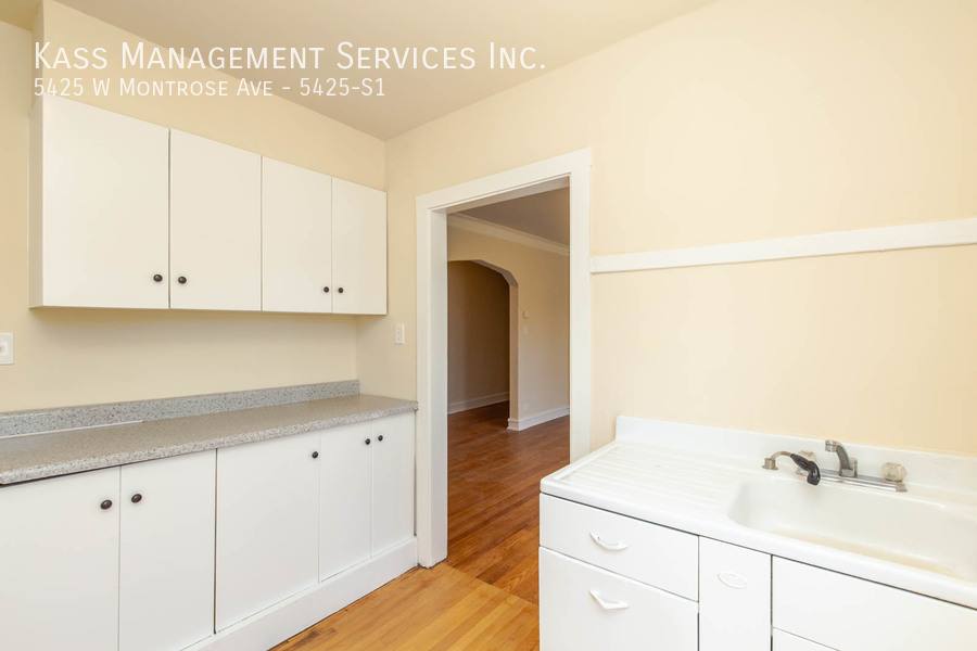 Apartment for rent at 5425 W Montrose Ave #S1, Chicago, IL 60641