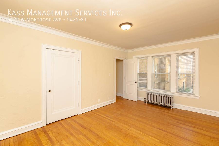Apartment for rent at 5425 W Montrose Ave #S1, Chicago, IL 60641