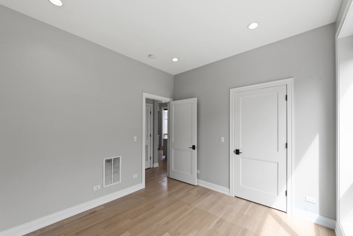 Apartment for rent at 1050 W Cornelia #201, Chicago, IL 60657