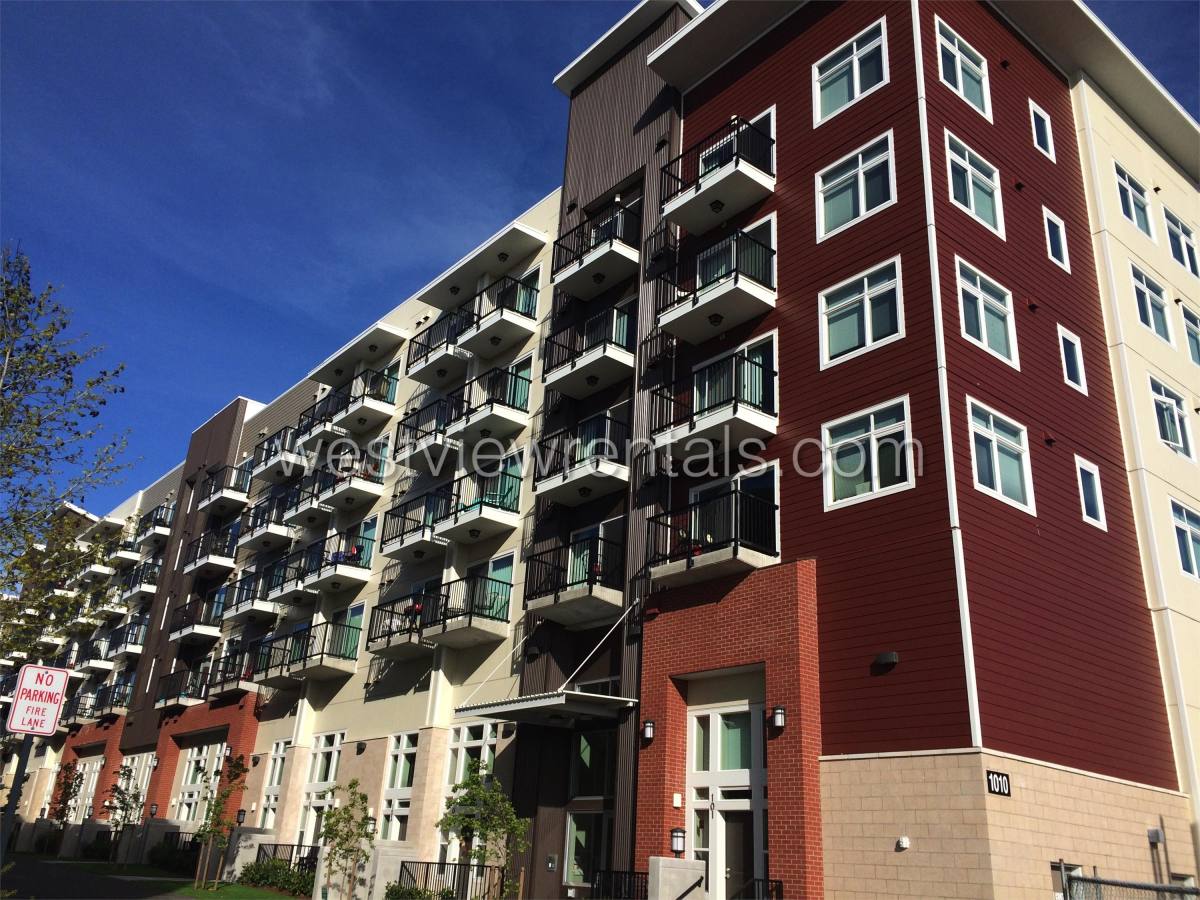 Townhouse for rent at 1010 Railroad Ave #201, Bellingham, WA 98225