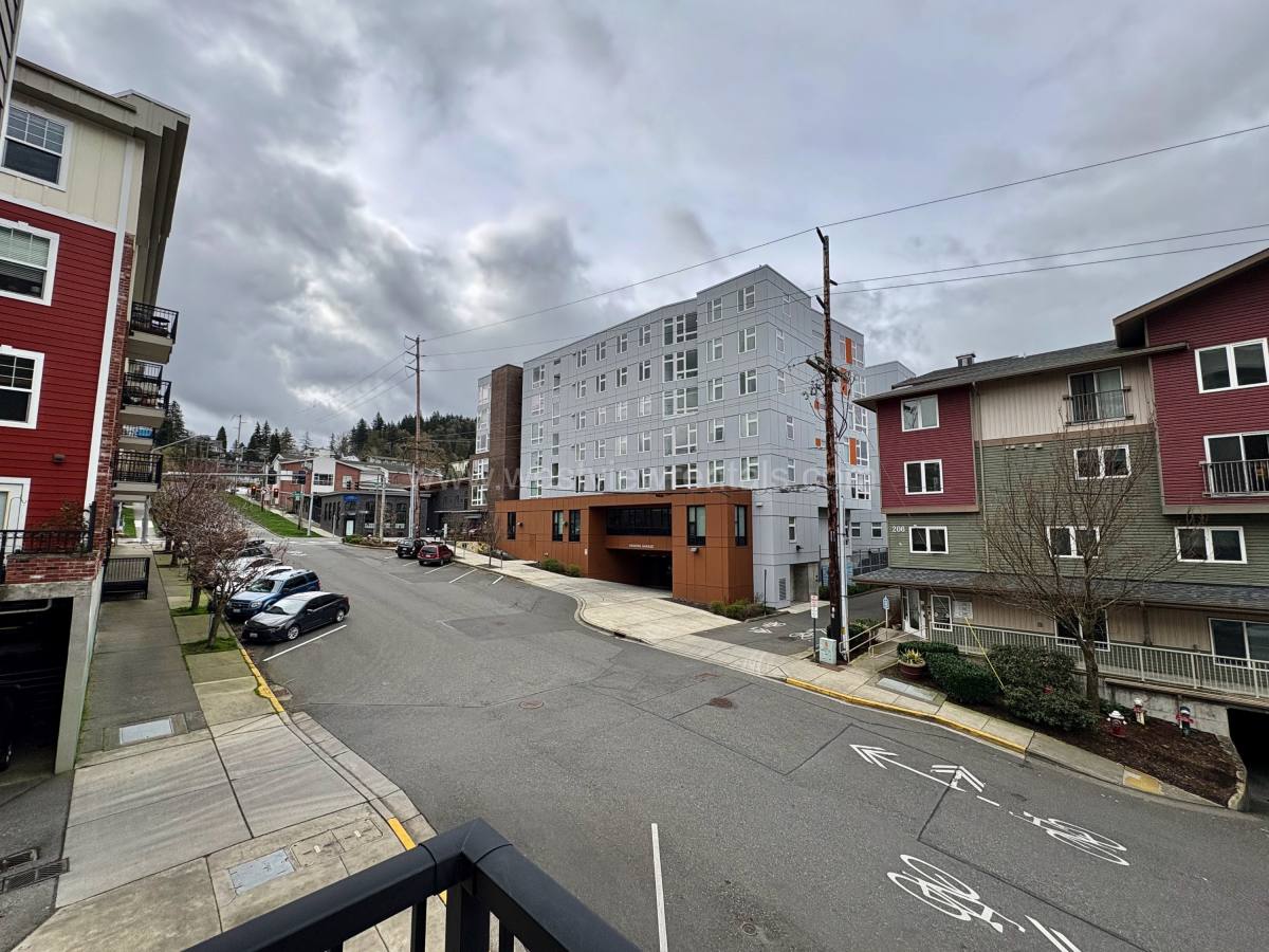 Apartment for rent at 203 E Laurel St #305, Bellingham, WA 98225