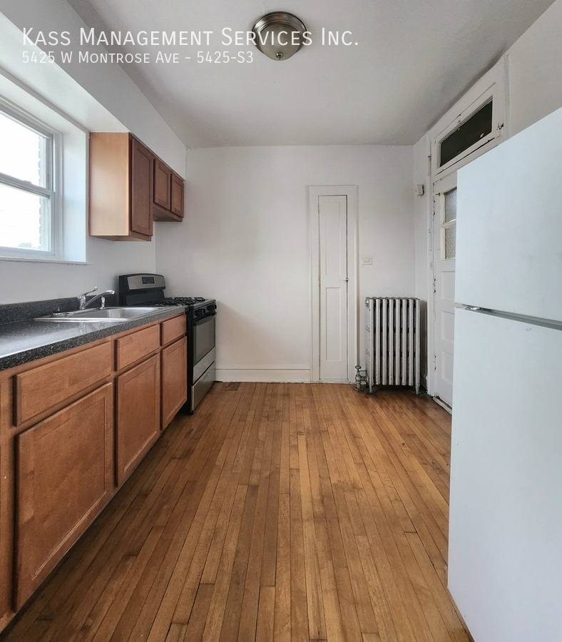 Apartment for rent at 5425 W Montrose Ave #S3, Chicago, IL 60641