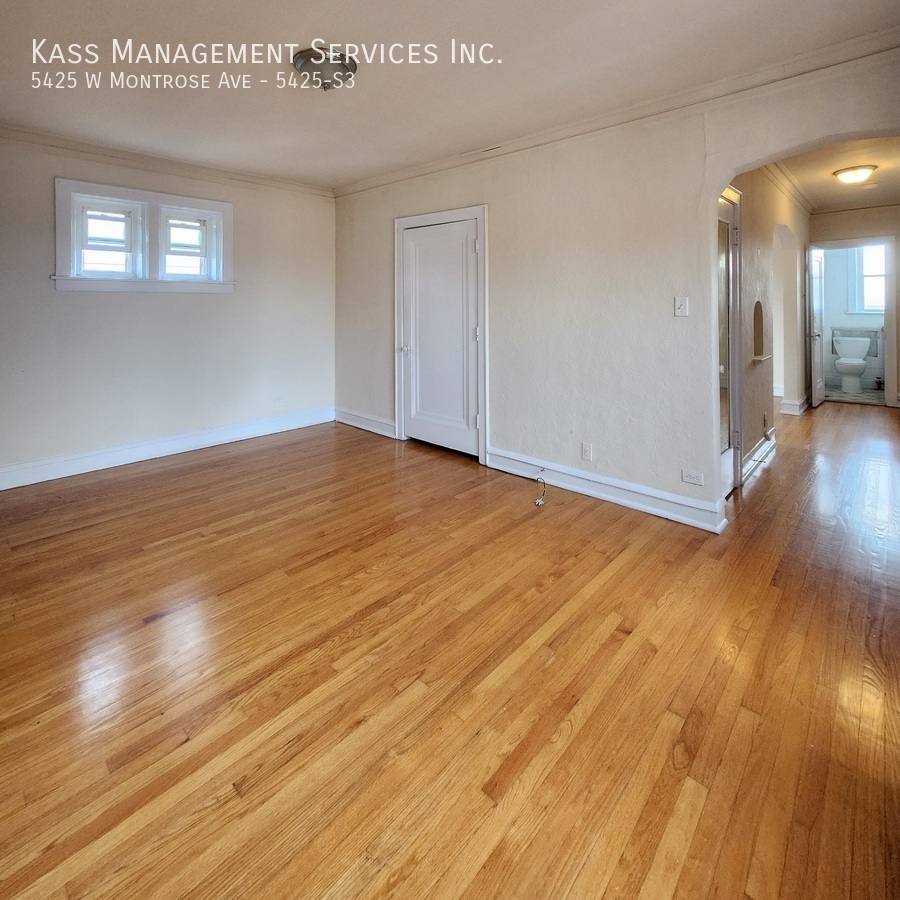Apartment for rent at 5425 W Montrose Ave #S3, Chicago, IL 60641