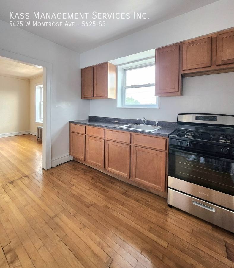 Apartment for rent at 5425 W Montrose Ave #S3, Chicago, IL 60641