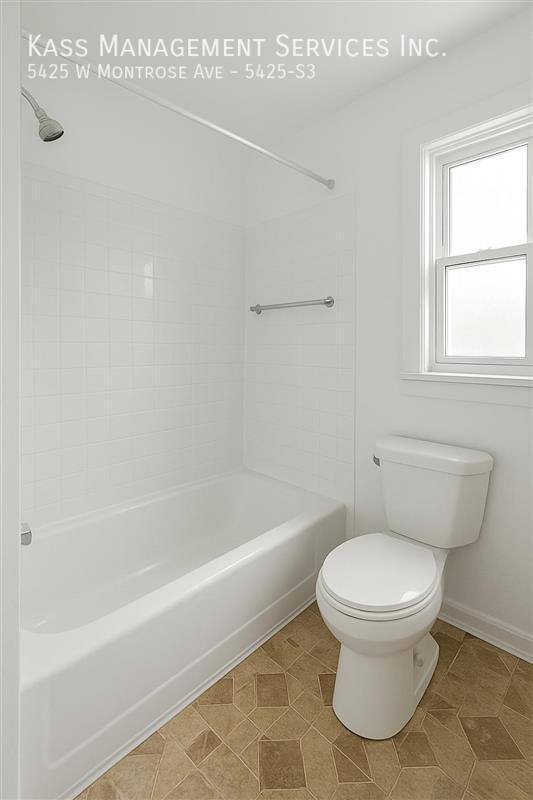Apartment for rent at 5425 W Montrose Ave #S3, Chicago, IL 60641