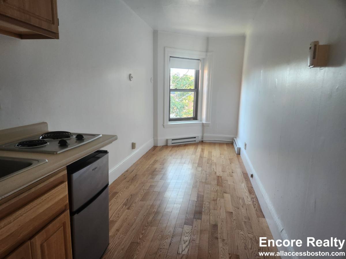 Apartment for rent at 1061 Beacon St #14, Brookline, MA 02446