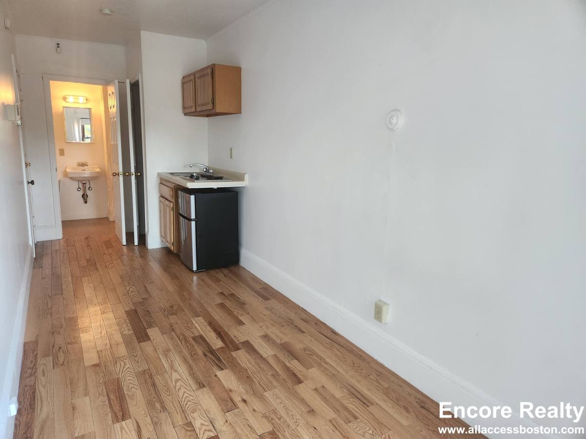 Apartment for rent at 1061 Beacon St #14, Brookline, MA 02446