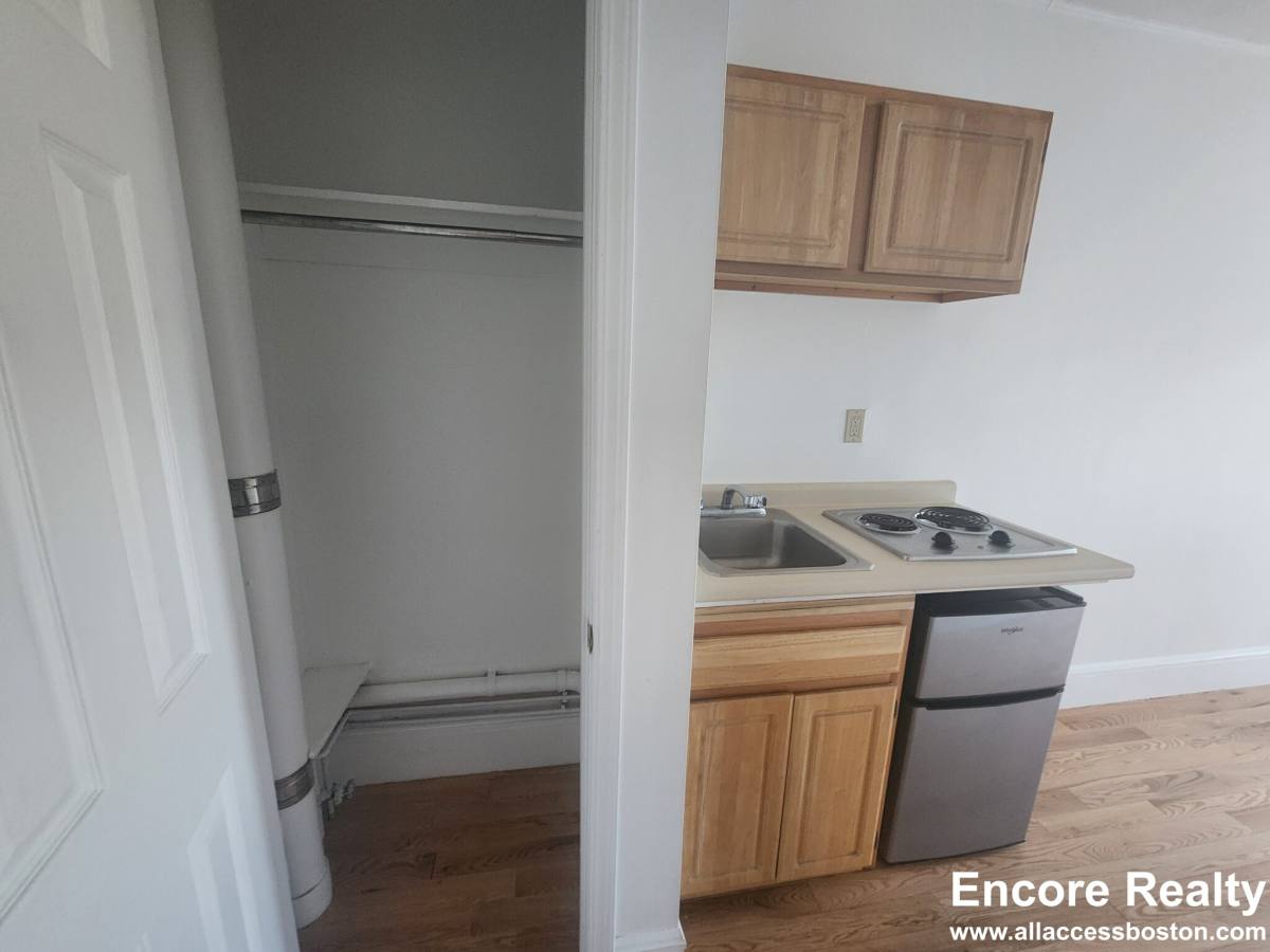 Apartment for rent at 1061 Beacon St #14, Brookline, MA 02446
