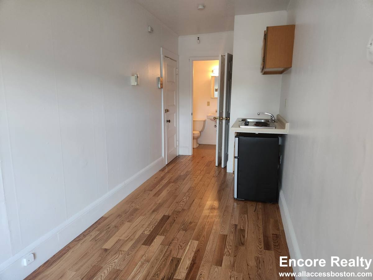 Apartment for rent at 1061 Beacon St #14, Brookline, MA 02446