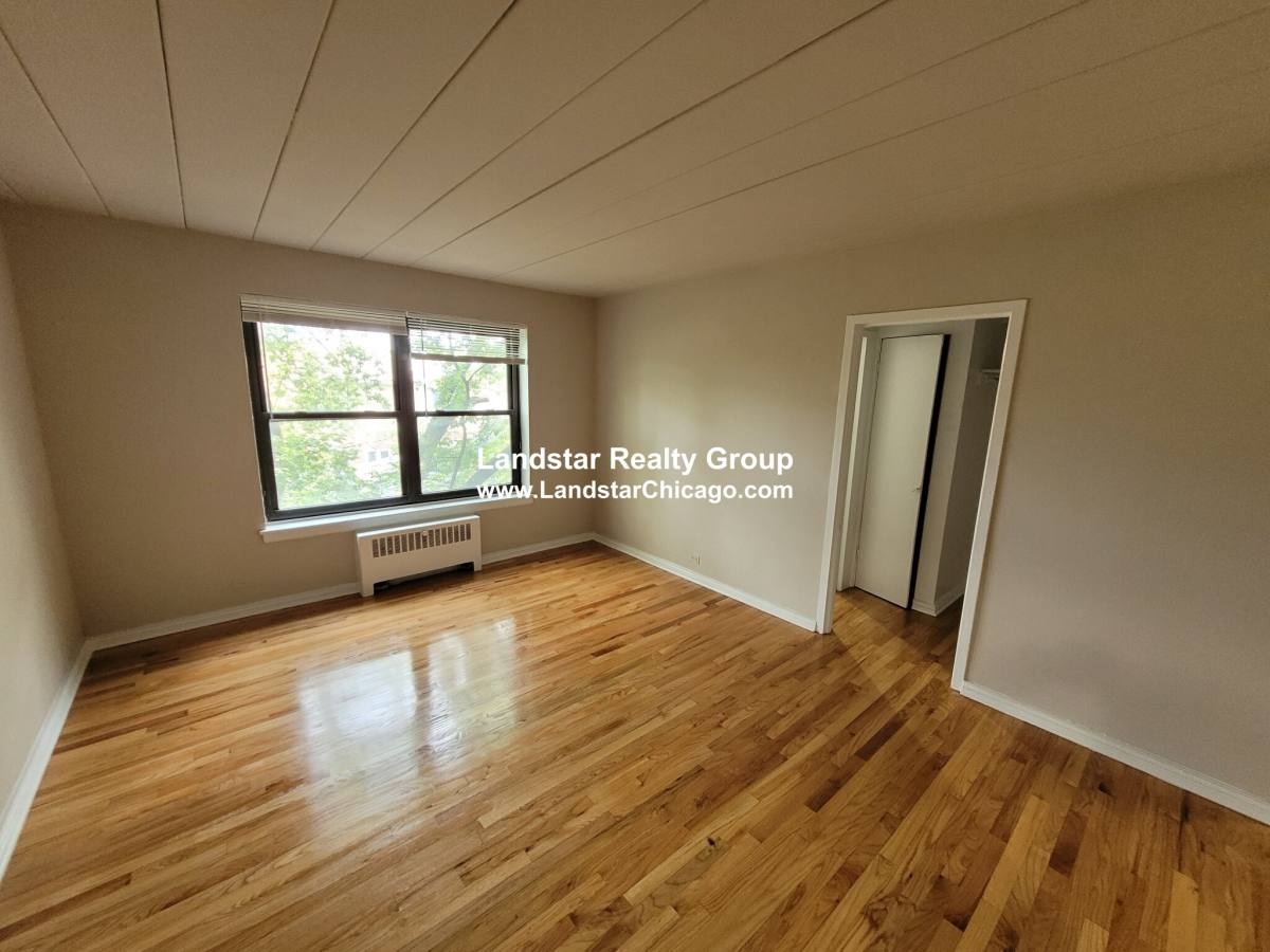 Apartment for rent at 1360 W Touhy Ave #405, Chicago, IL 60626