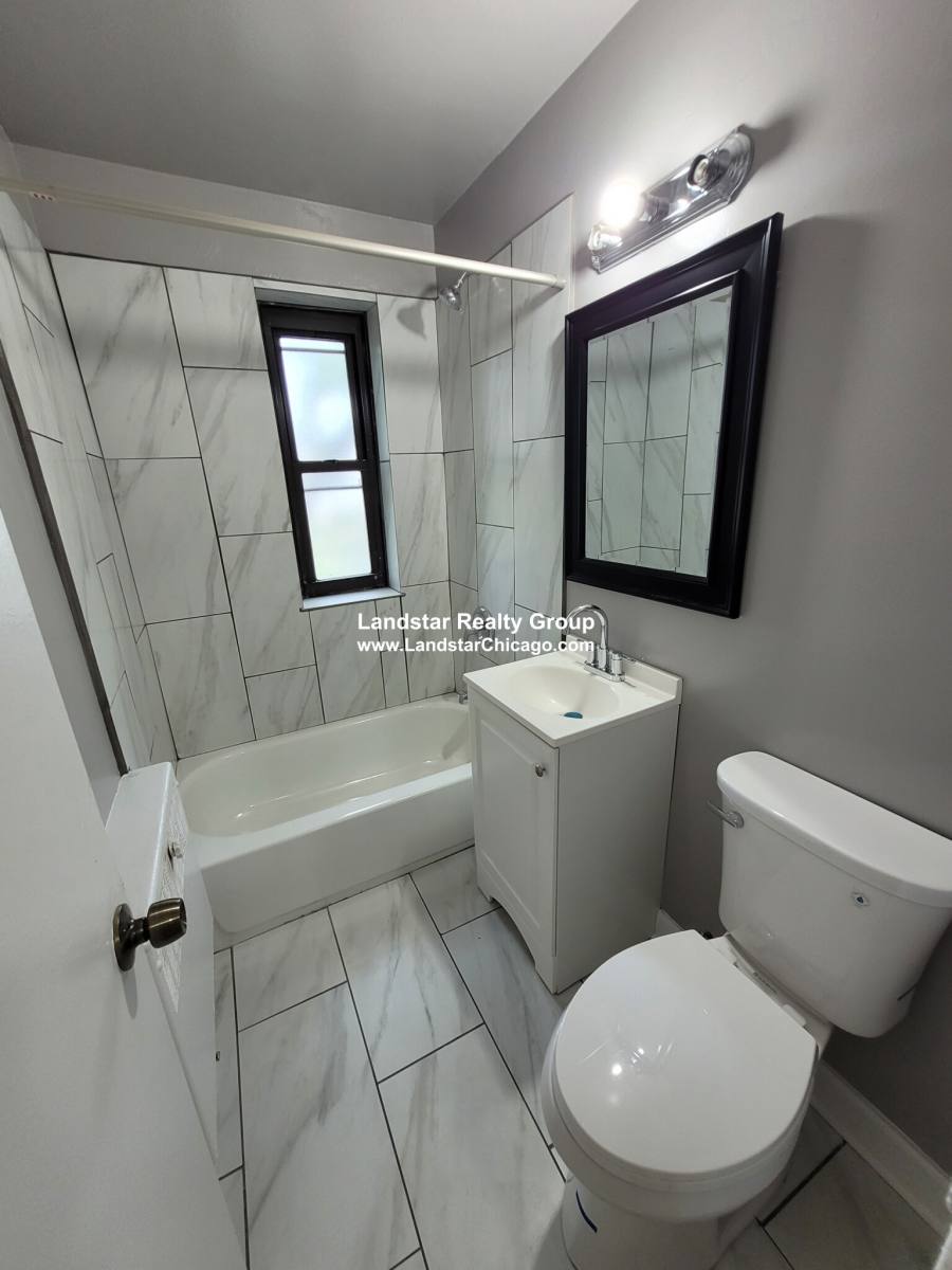 Apartment for rent at 1360 W Touhy Ave #405, Chicago, IL 60626