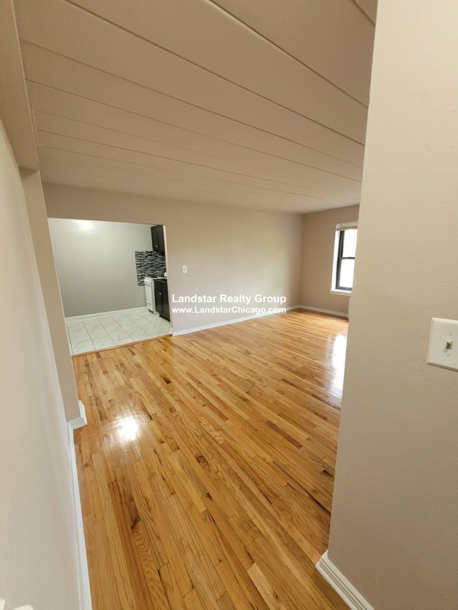 Apartment for rent at 1360 W Touhy Ave #405, Chicago, IL 60626