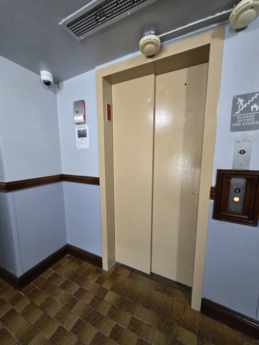 Apartment for rent at 1360 W Touhy Ave #405, Chicago, IL 60626