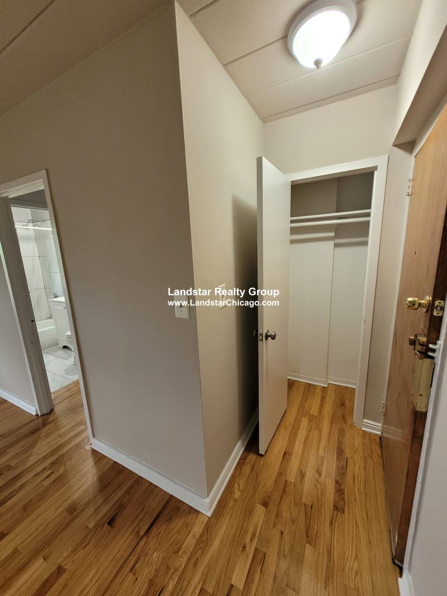 Apartment for rent at 1360 W Touhy Ave #405, Chicago, IL 60626