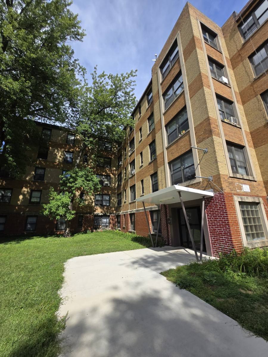 Apartment for rent at 1360 W Touhy Ave #405, Chicago, IL 60626