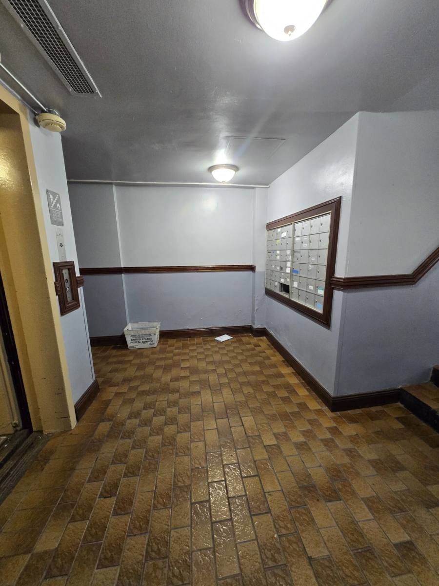 Apartment for rent at 1360 W Touhy Ave #405, Chicago, IL 60626