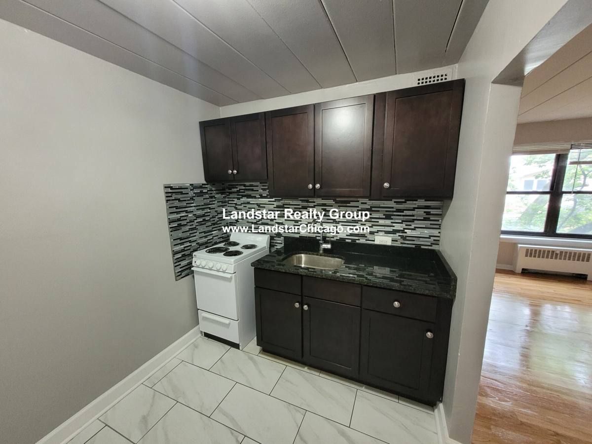 Apartment for rent at 1360 W Touhy Ave #405, Chicago, IL 60626