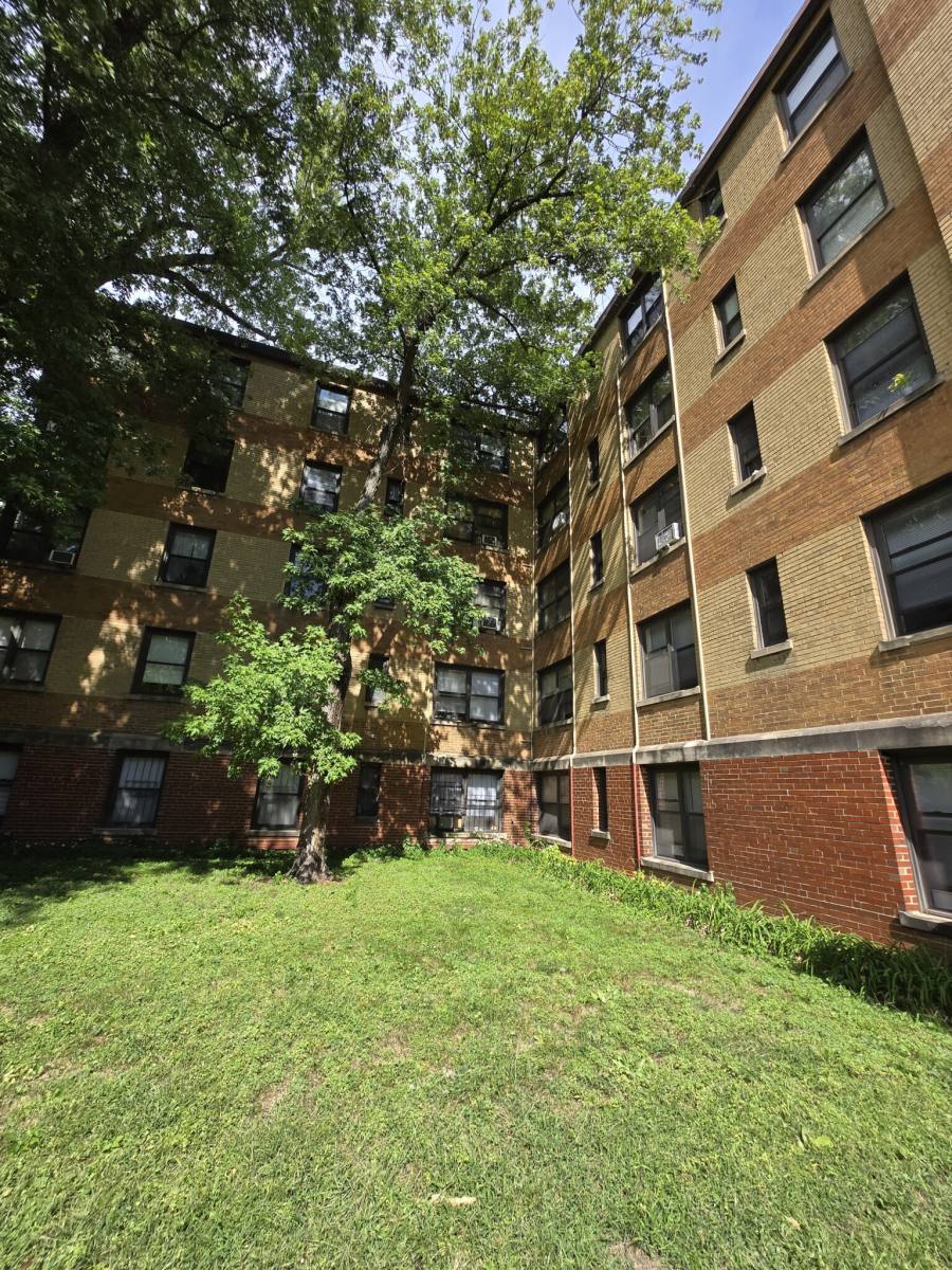 Apartment for rent at 1360 W Touhy Ave #405, Chicago, IL 60626