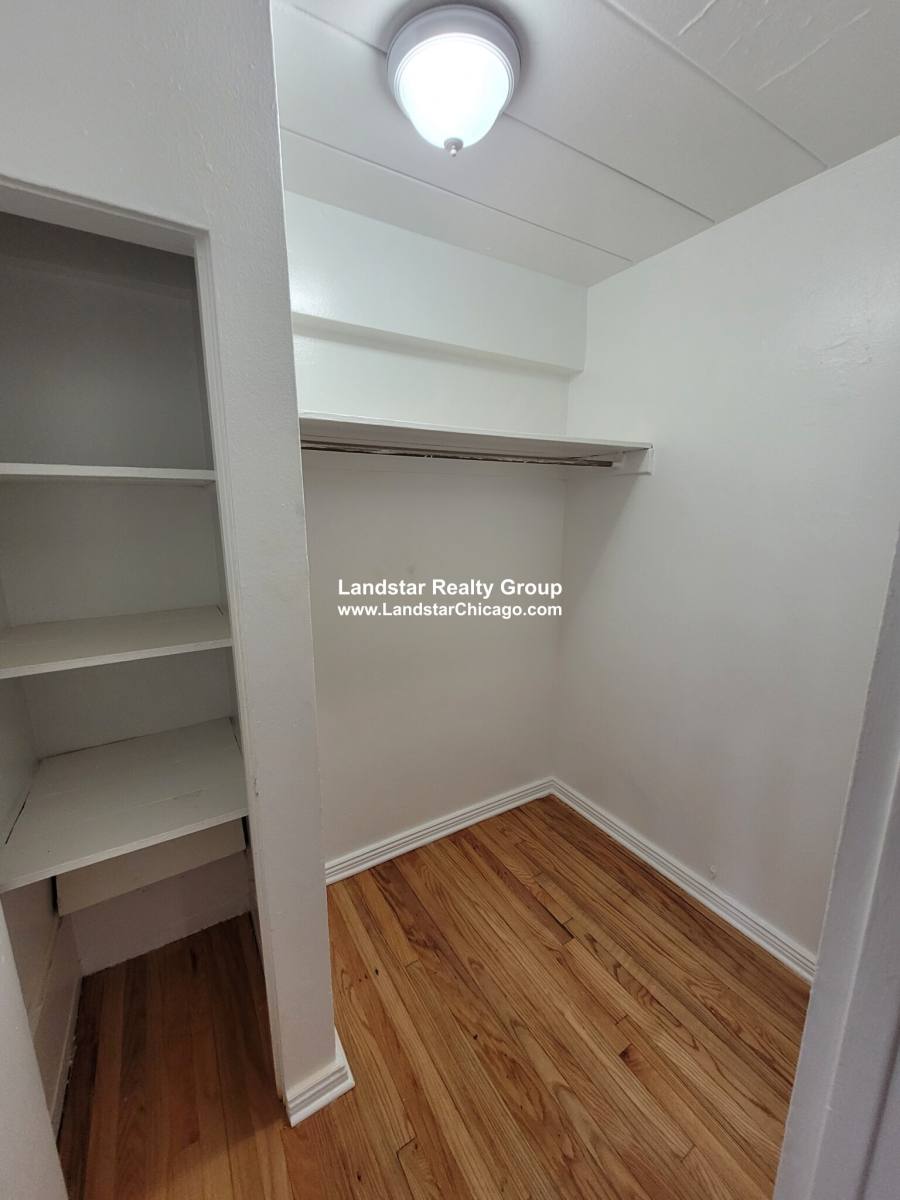 Apartment for rent at 1360 W Touhy Ave #405, Chicago, IL 60626
