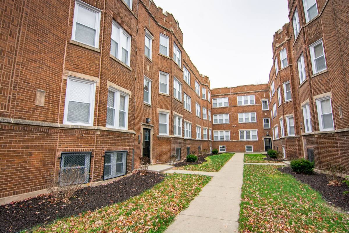 Apartment for rent at 7511 S Yale Ave, Chicago, IL 60621