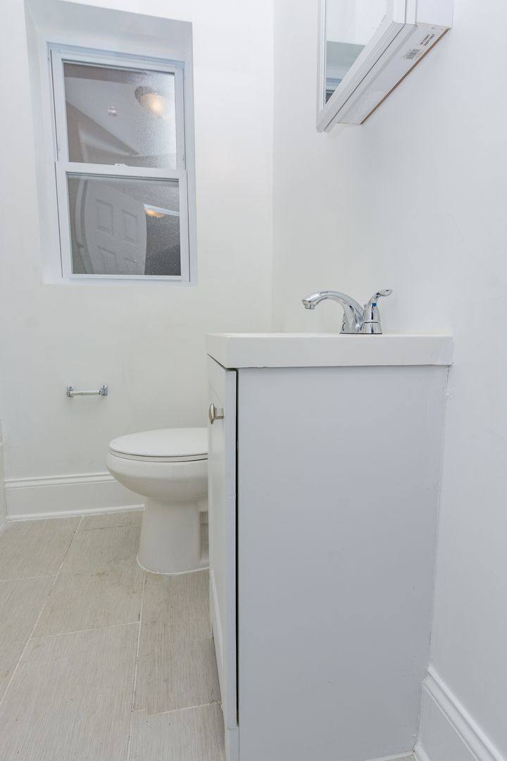 Apartment for rent at 7511 S Yale Ave, Chicago, IL 60621