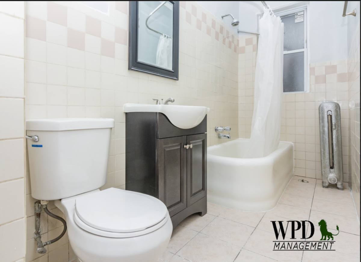 Apartment for rent at 6952 S Clyde Ave, Chicago, IL 60649