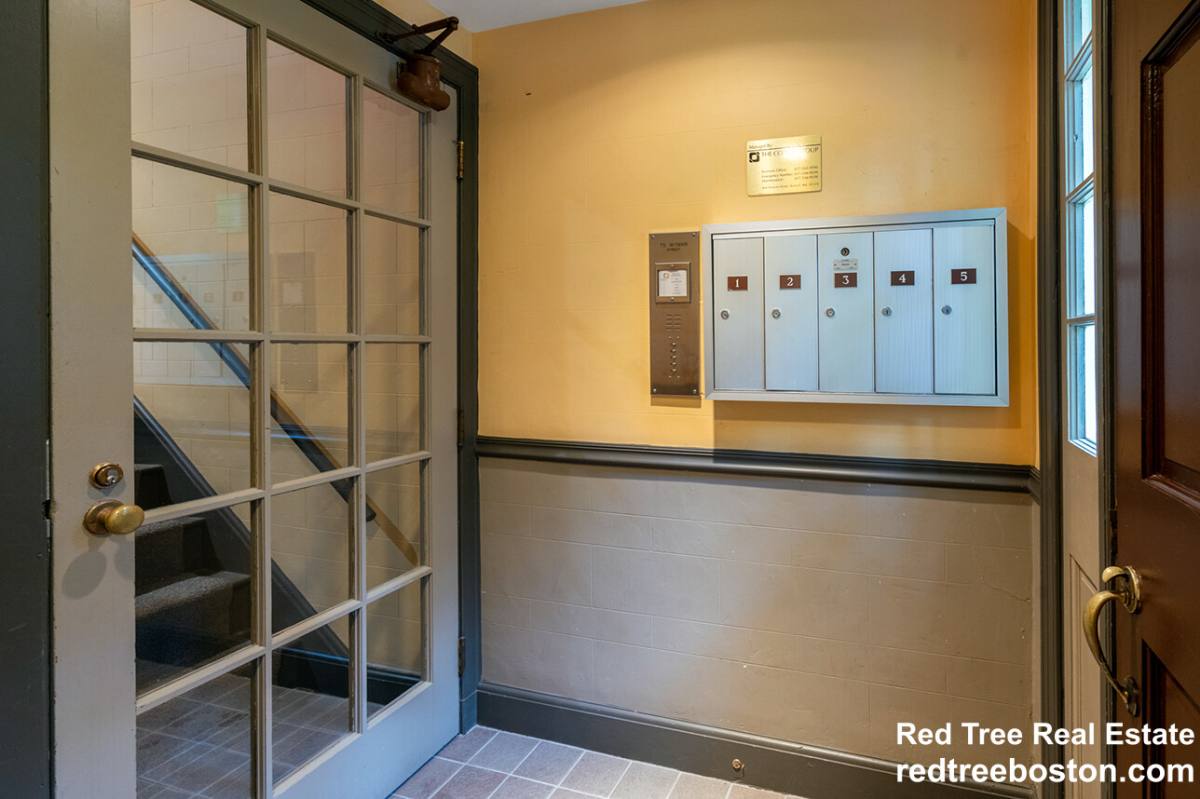 Apartment for rent at 75 Wyman St #4, Waban, MA 02468
