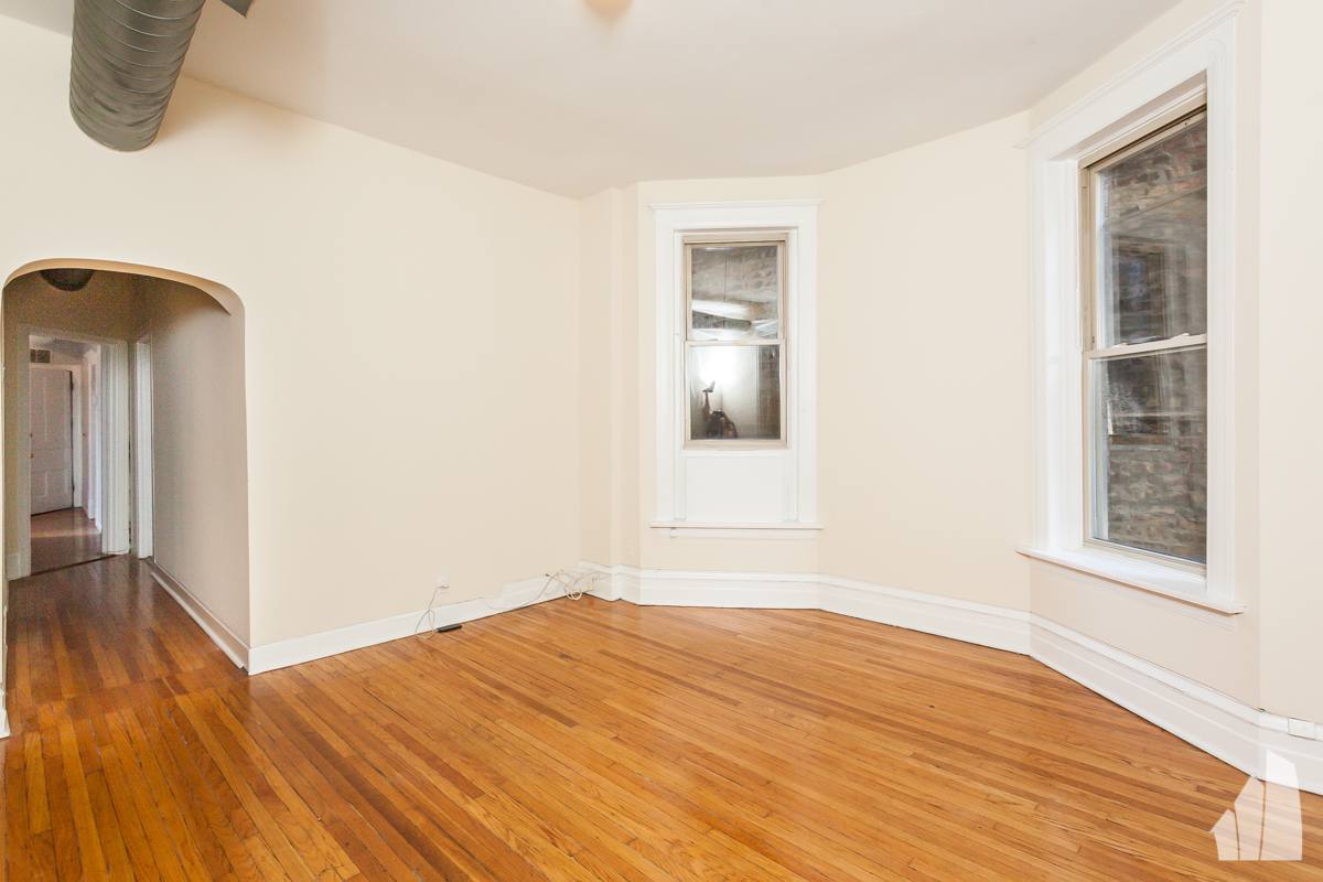 Apartment for rent at 900 W Newport #2, Chicago, IL 60657