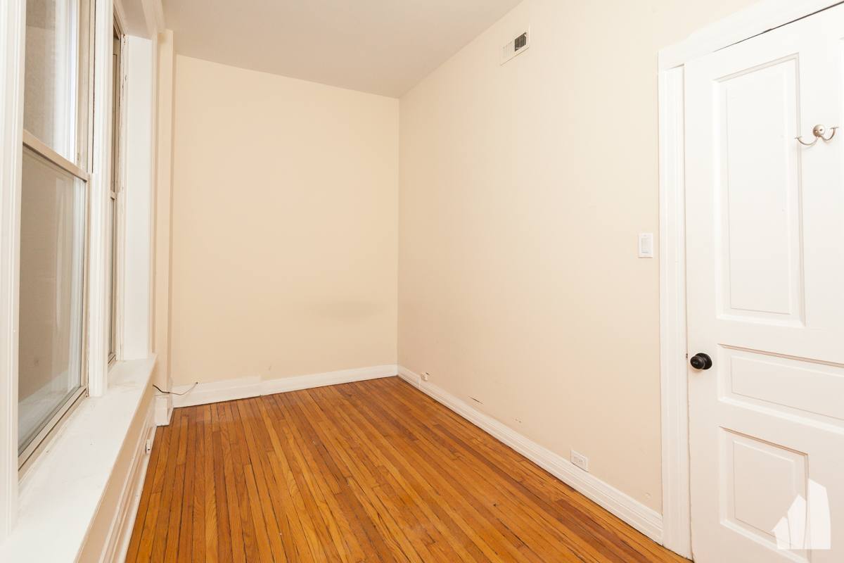 Apartment for rent at 900 W Newport #2, Chicago, IL 60657