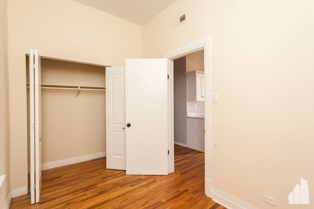 Apartment for rent at 900 W Newport #2, Chicago, IL 60657